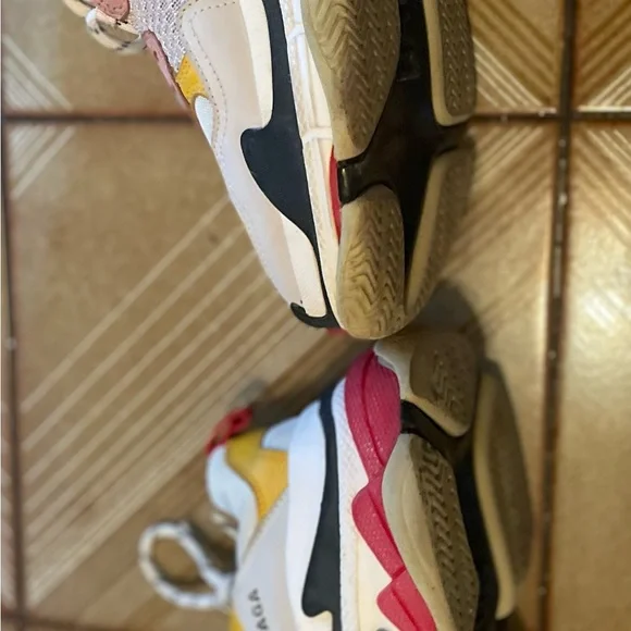 Balenciaga White Sneakers - Picture 6 of 9